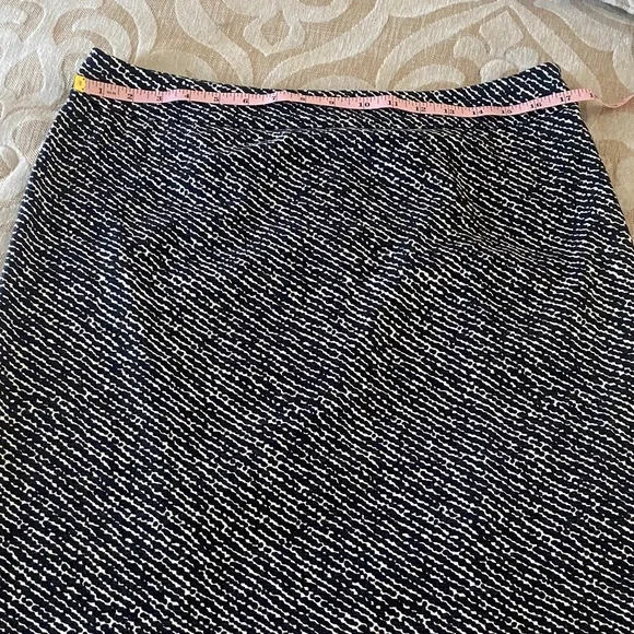 New York & Company A-Line Mini Skirt Black White Textured Stretch Size 12 - Picture 4 of 9